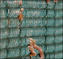 Prisioneiros dos EUA na base militar e Guantánamo