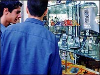 ويترين يک مغازه فروش تلفن همراه