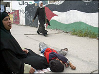 Filistinli dilenen bir kadın