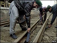 Bezpečnostní kontroly kolejí