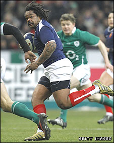 Mathieu Bastareaud, shown here running at the Ireland defence, will pose a threat to Wales.jpg