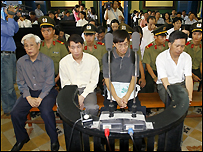 Ông Mai Văn Dâu trước tòa