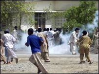 तुरबत में प्रदर्शन