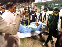 लाहौर में स्ट्रेचर पर सौरभ गांगुली