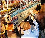 Sir Robin meets the press (OnEdition)