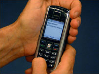 Pessoa escrevendo torpedo