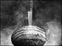 Watermelon with knife, 1985. Fundação Mapplethorpe 