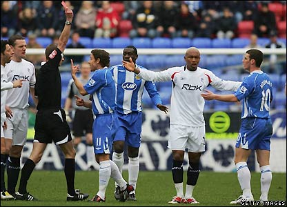 库马斯被罚下场