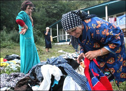 Những người phụ nữ tại trại tị nạn gần biên giới với Gruzia