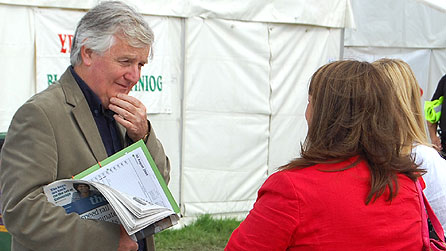 Alun ffred Jones ar faes yr Eisteddfod