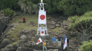 Người Nhật ra cắm cờ trên quần đảo Senkaku/Điếu Ngư