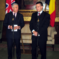 Mihai Răzvan Ungureanu şi Jack Straw