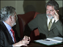 Lula em reunião com o ministro do Trabalho, Jaques Wagner, em Brasília