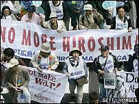 Manifestantes anti-armas nucleares em Nova York