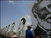 Hình các anh hùng cách mạng tại quảng trường ở thủ đô Havana