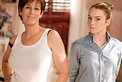 Jamie Lee Curtis and Lindsay Lohan in 'Freaky Friday'