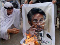 سیاسی عدم استحکام سے بھی بازار متاثر ہوا ہے۔