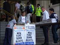 Trước cửa ga Waterloo