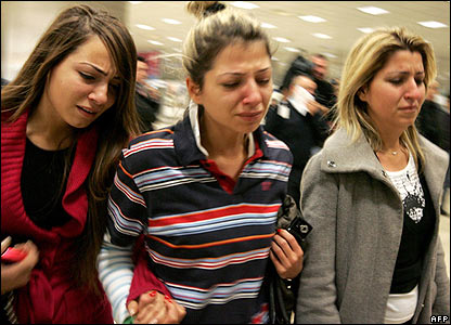 Atatürk Havaalanı'nda ağlayanlar