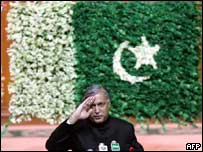 وزیراعظم نے خطاب میں مسئلہ کشمیر کے حل کی ضرورت کا ذکر بھی کیا۔ 