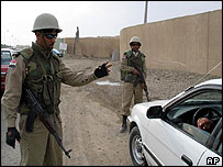 Kontrolní stanoviště před branami Tikrítu