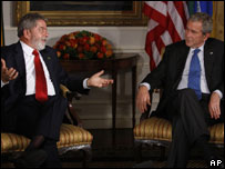 O presidente dos Estados Unidos, George W. Bush, e o presidente do Brasil, Luiz Inácio Lula da Silva