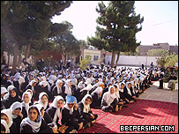 دانش آموزان در لیسه مهری هرات