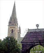 Twr y Gadeirlan yn Llandaf