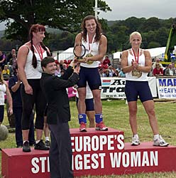 From left to right: Anna Rosen, Aneta Florczyk & Heini Koiuniemi (2004)