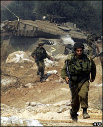 Lính và xe bọc thép của Israel