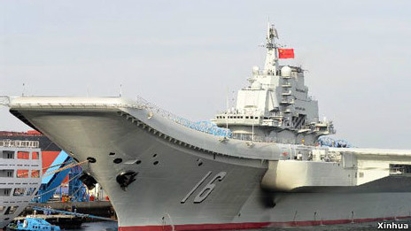 中国第一艘航母辽宁舰（资料照片）