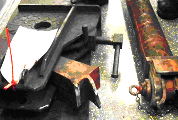 Emergency coupler and tow-bar showing point of failure