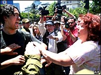 Chilenos trocam agressões em Santiago