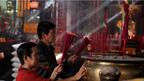 印尼华人进香迎农历蛇年(BBC中文网照片)