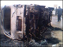 Xe buýt bị đốt cháy trong cuộc biểu tình