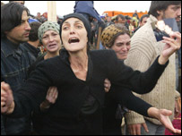 Truchlící v Beslanu