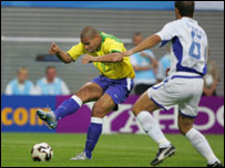 Adriano marcou o primeiro gol do Brasil (foto AP)
