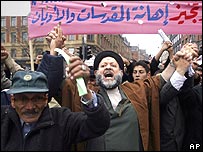 تظاهرکنندگان عليه کاريکاتورهای روزنامه دانمارکی در کپنهاگ