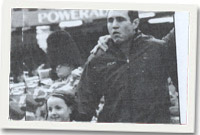 Anna Culshaw gyda capten Cymru, Stephen Jones.