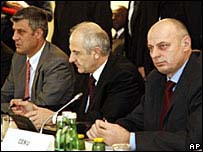 Negociatorët shqiptarë në një prej takimeve