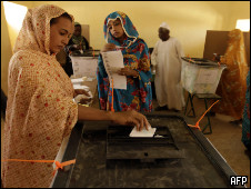 تصويت في مركز ببلدة حوش بانقا مسقط رأس البشير