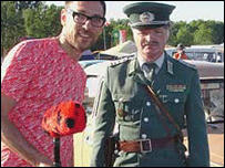 Ben Lewis ở một cảnh trong phim về tiếu lâm cộng sản