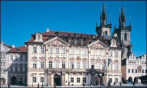 O palác Kinských na pražském Staroměstském náměstí se také zřejmě povede soudní spor