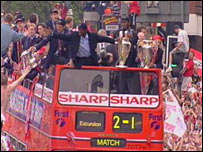 1999: Manchester United in open top bus