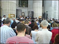 تجمع در مقابل دفتر سرویس جهانی بی بی سی در لندن