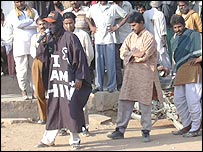 سٹریٹ تھیٹر کے ذریعے ایڈز کے خلاف مہم