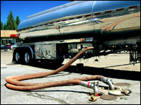 Cisterna s benzínem