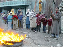 بھارت کے زیر انتظام کشمیر میں مقامی لوگ