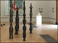 Esculturas estão expostas no Royal Academy of Arts