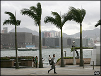 Gió lớn nơi cảng Hồng Kông